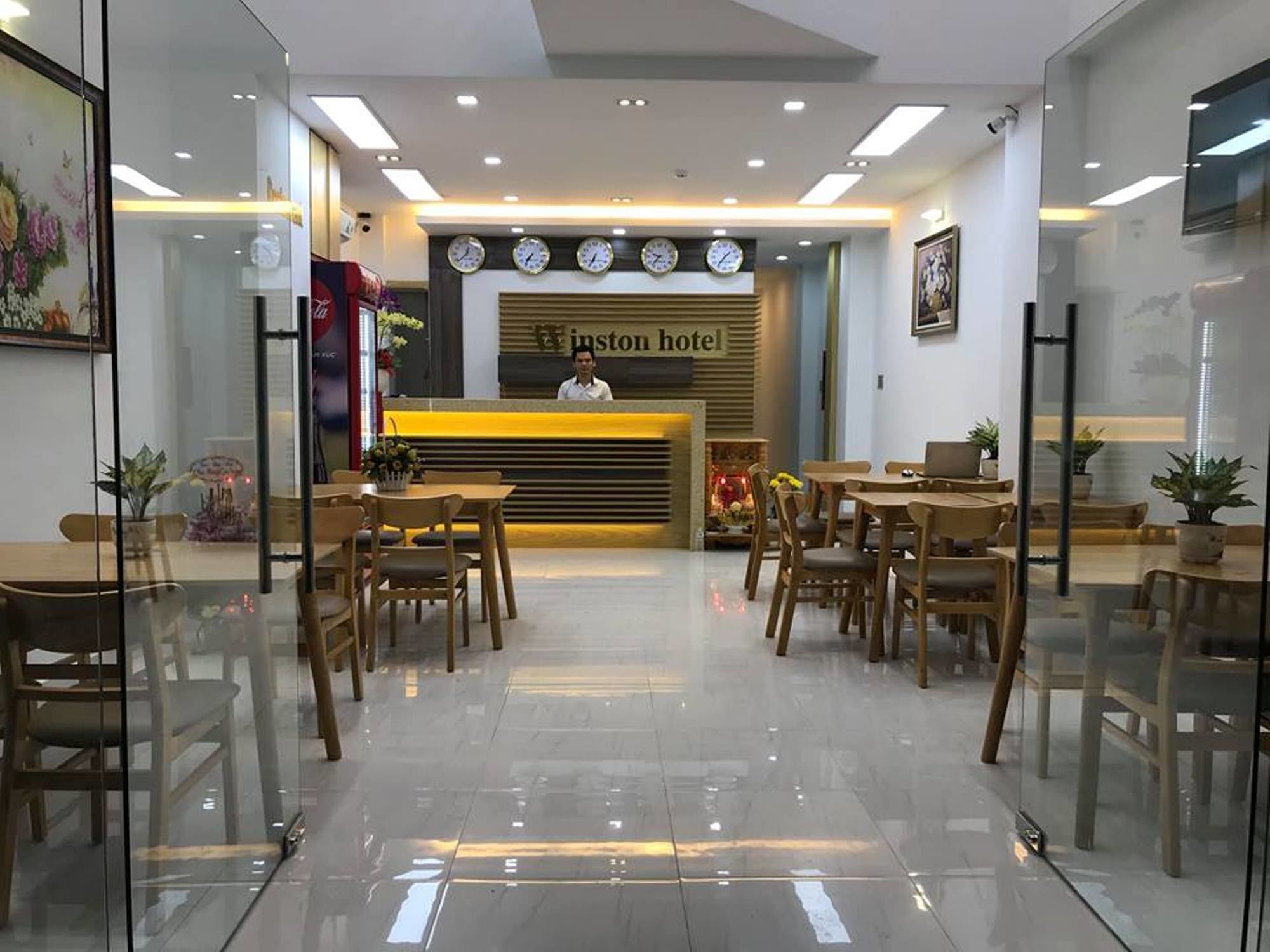 Winston Khách sạn 3*